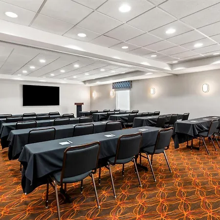 Hampton Inn & Suites Grove City-2